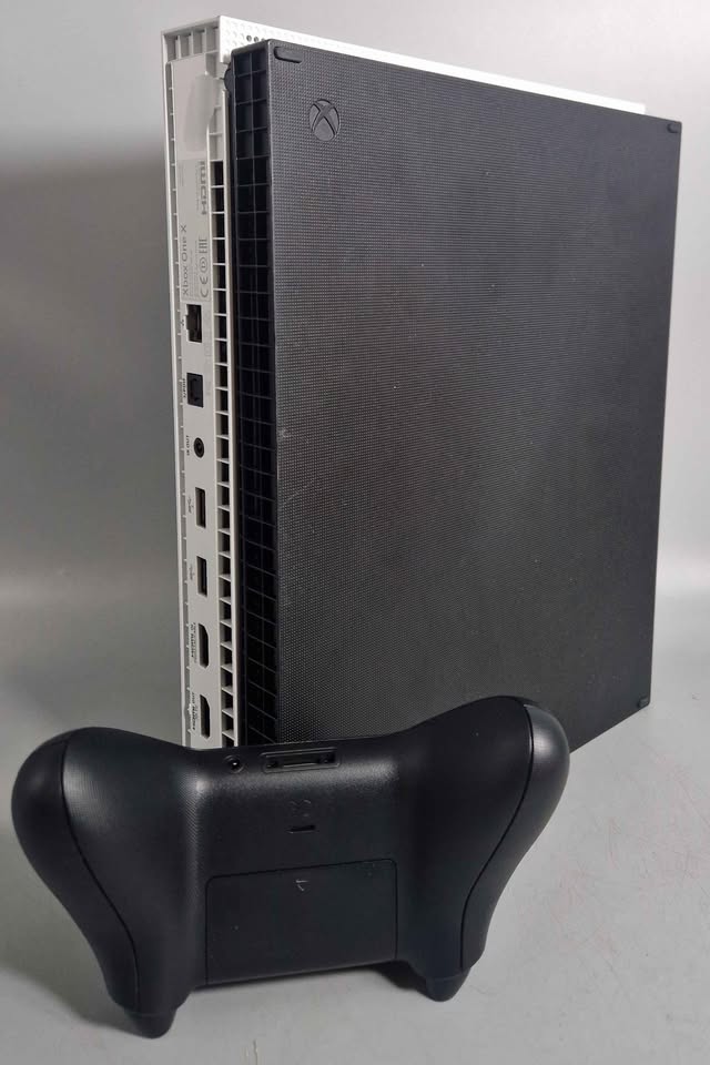 Xbox One X Console, 1TB, Robot White, Unboxed - Image 2