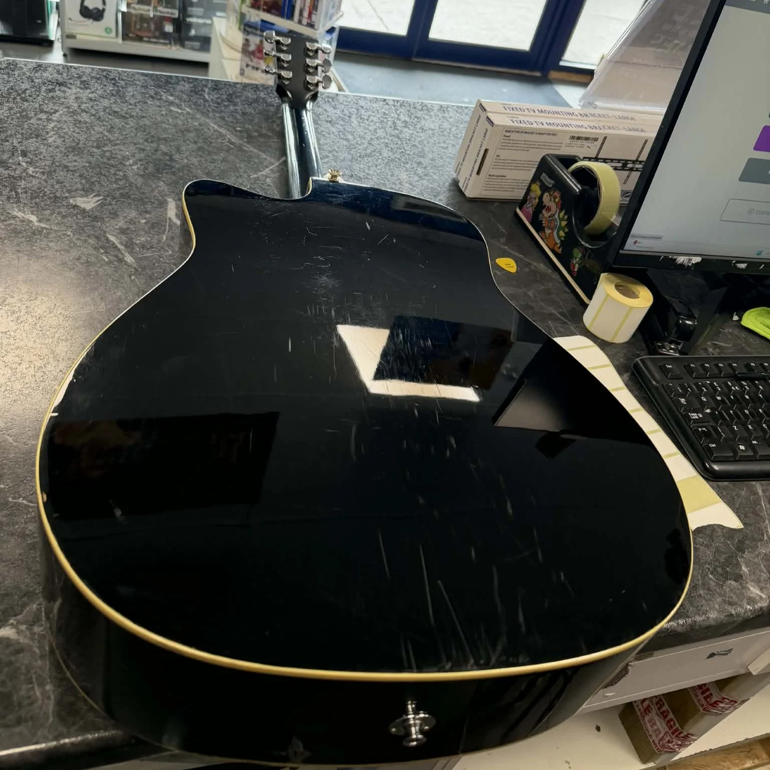 Yamaha FX370C Electro Acoustic Guitar in Black - Image 3
