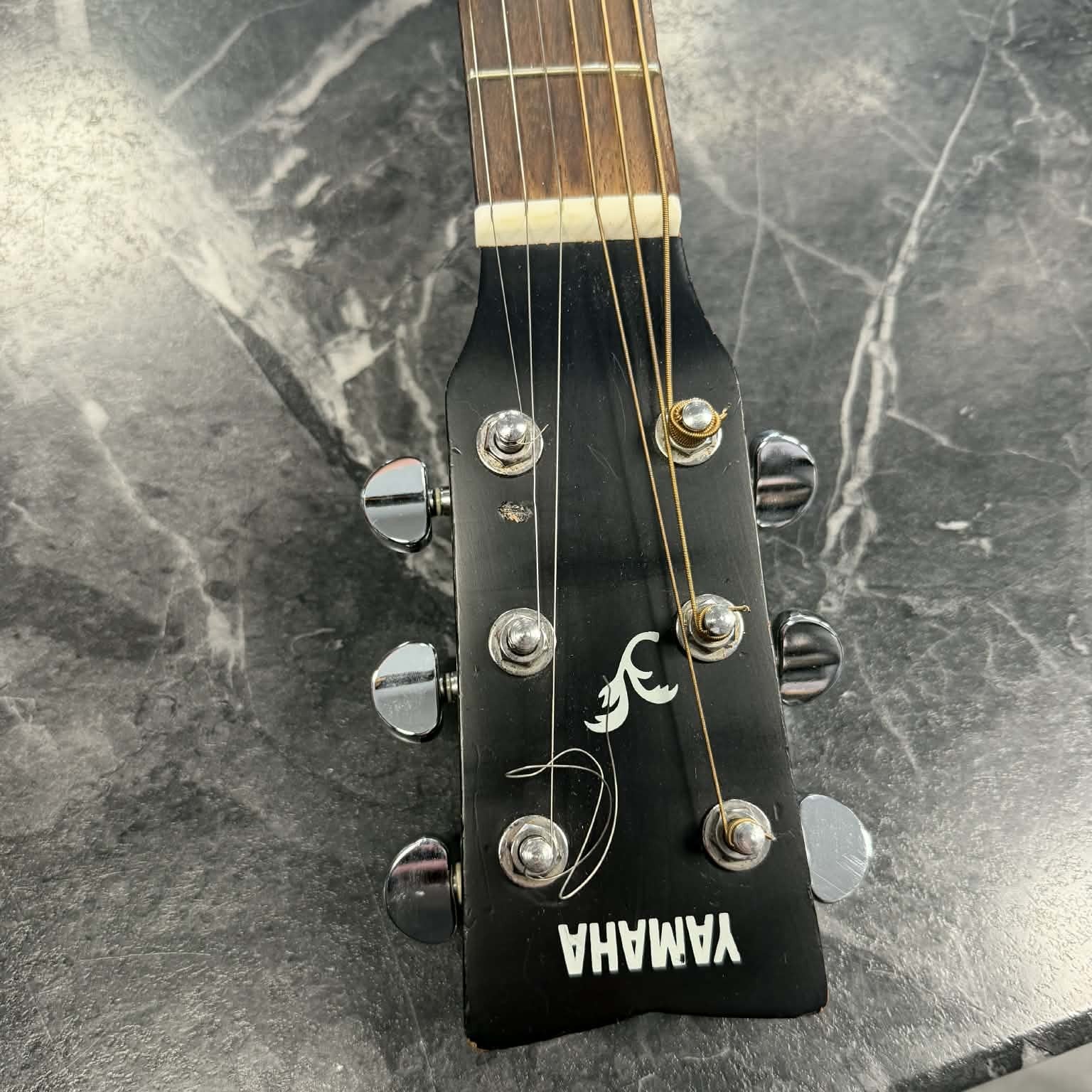 Yamaha FX370C Electro Acoustic Guitar in Black - Image 4